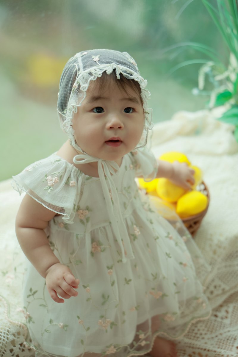 레이스 보닛을 쓴 윤슬이